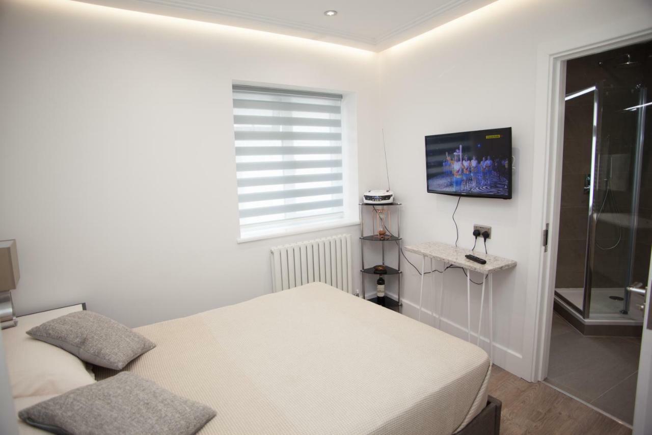 Goldbeaters House Hotel Edgware Bagian luar foto
