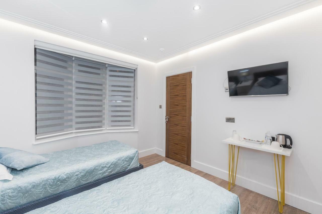 Goldbeaters House Hotel Edgware Bagian luar foto